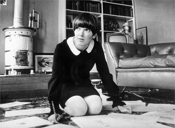 November 1965: Chelsea fashion designer and make-up manufacturer Mary Quant. (Photo by Keystone/Getty Images)